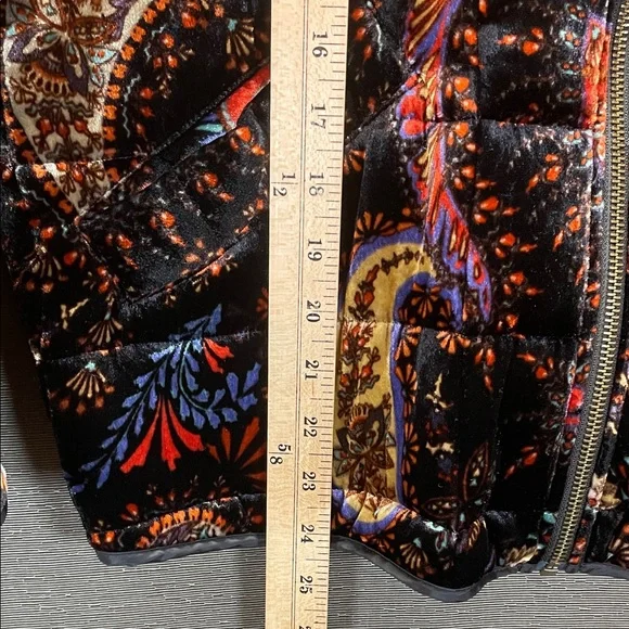Johnny Was Black and Red Paisley velvet Dolman Quilted jacket . L, XL.